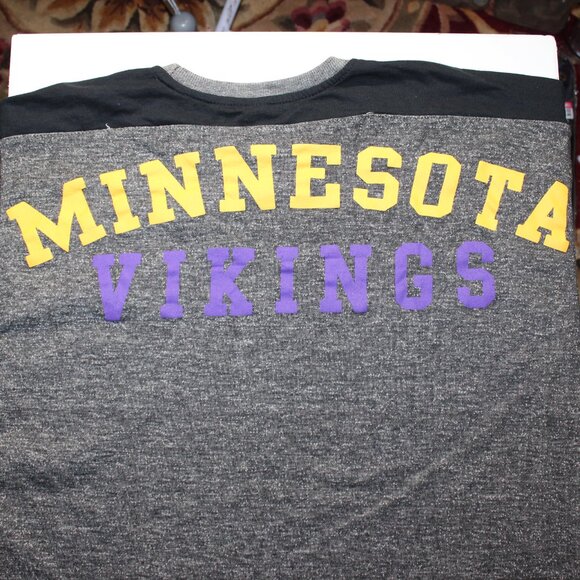 MN Vikings NFL Gray and Black Long Sleeve Shirt - Size M - Picture 9 of 9